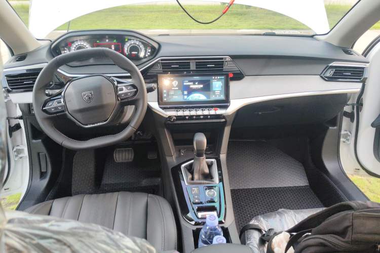 Used Peugeot 408 2022 1.6T Dream Edition Center Console