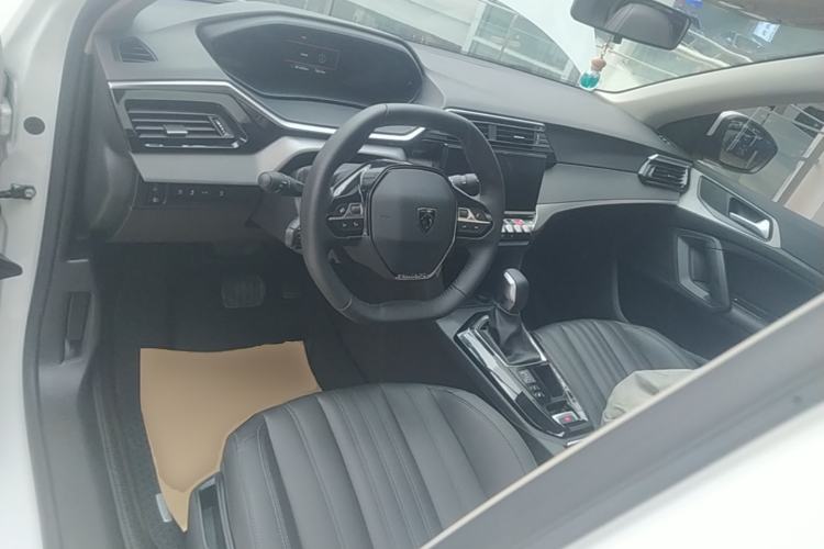 Used Peugeot 408 2022 1.6T Ambition Edition Center Console
