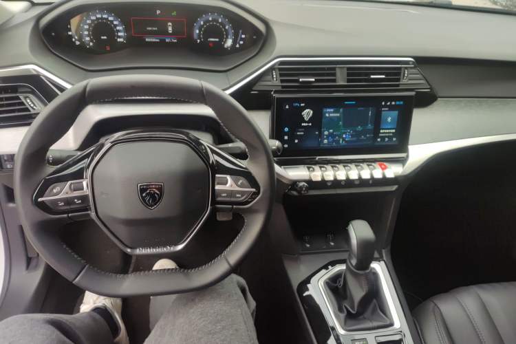 Used Peugeot 408 2022 1.6T Dream Edition Center Console