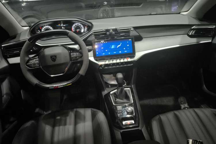 Used Peugeot 408 2022 1.6T Ambition Edition Center Console