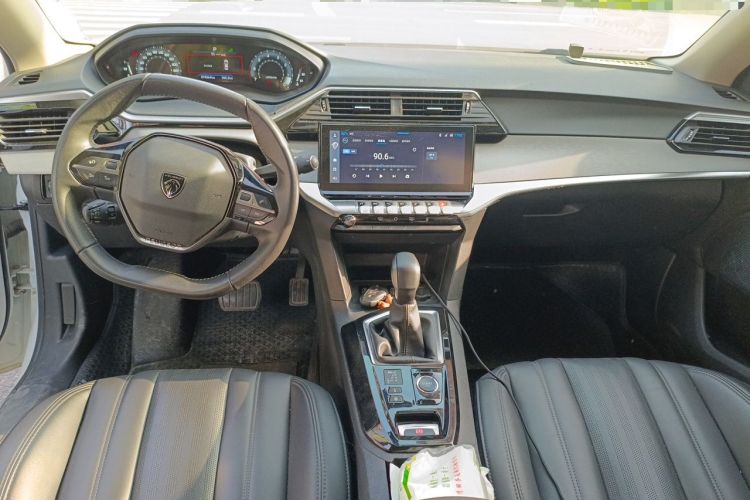 Used Peugeot 408 2022 1.6T Dream Edition Center Console