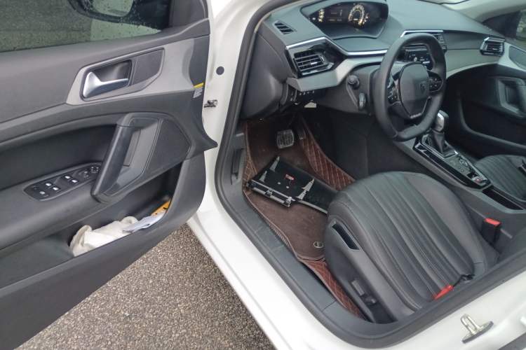 Used Peugeot 408 2022 1.6T Light-Chasing Edition Driver Seat