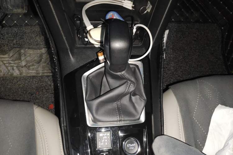 Used Peugeot 408 2022 1.6T Dream Edition Gear Lever