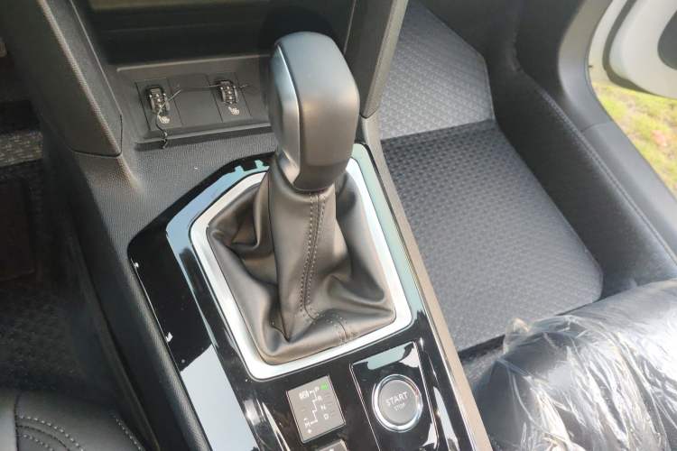 Used Peugeot 408 2022 1.6T Dream Edition Gear Lever