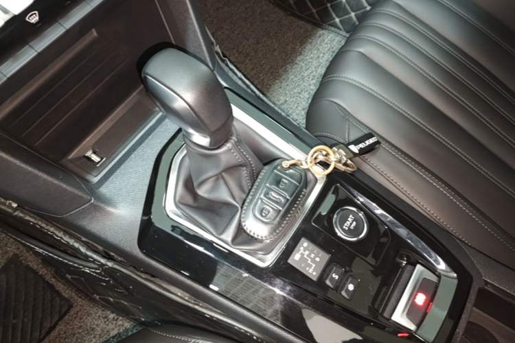 Used Peugeot 408 2022 1.6T Light-Chasing Edition Gear Lever