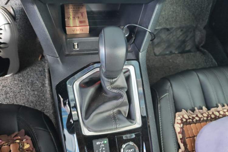 Used Peugeot 408 2022 1.6T Light-Chasing Edition Gear Lever