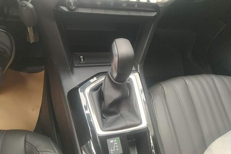 Used Peugeot 408 2022 1.6T Ambition Edition Gear Lever