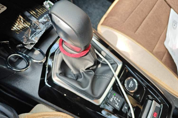 Used Peugeot 408 2022 1.6T Light-Chasing Edition Gear Lever