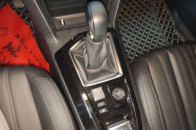 Used Peugeot 408 2022 1.6T Light-Chasing Edition Gear Lever