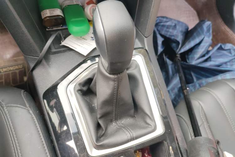 Used Peugeot 408 2022 1.6T Light-Chasing Edition Gear Lever