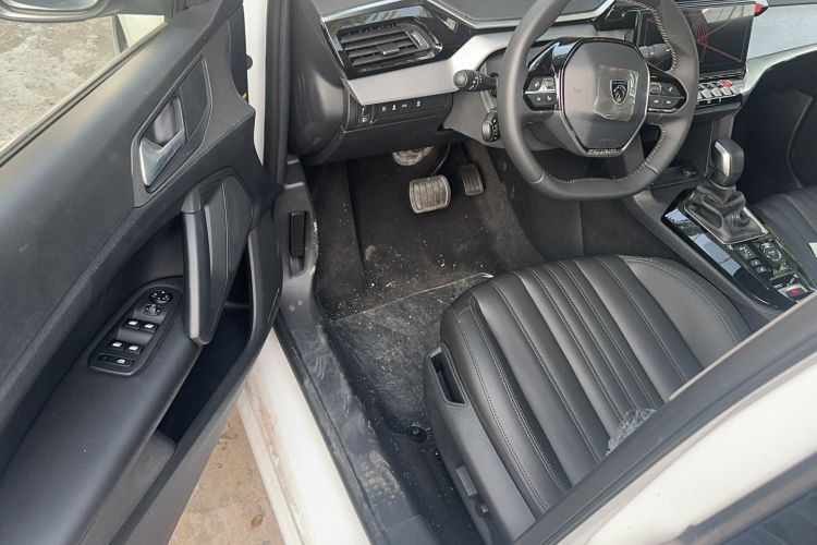 Used Peugeot 408 2022 1.6T Light-Chasing Edition Interior 2