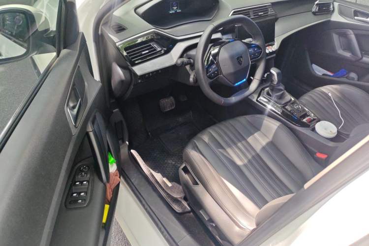 Used Peugeot 408 2022 1.6T Light-Chasing Edition Interior 3