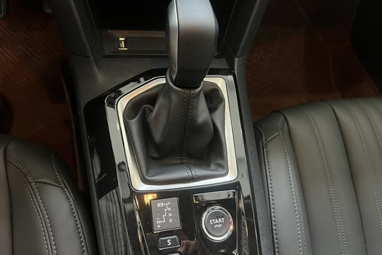 Used Peugeot 408 2022 1.6T Light-Chasing Edition Interior 6