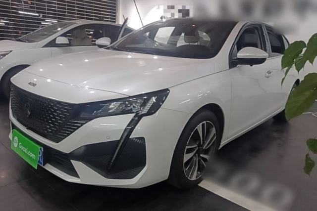 Ojetý Peugeot 408 2022 1.6T Light-Chasing Edition