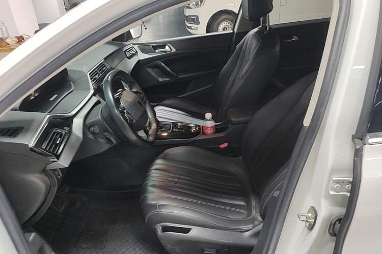 Used Peugeot 408 2022 1.6T Light-Chasing Edition Left Front Seat