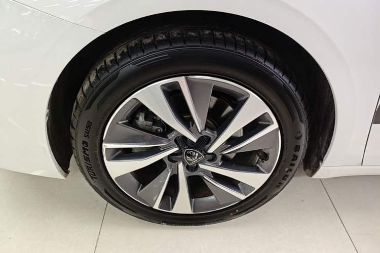 Used Peugeot 408 2022 1.6T Light-Chasing Edition Left Front Wheel Hub