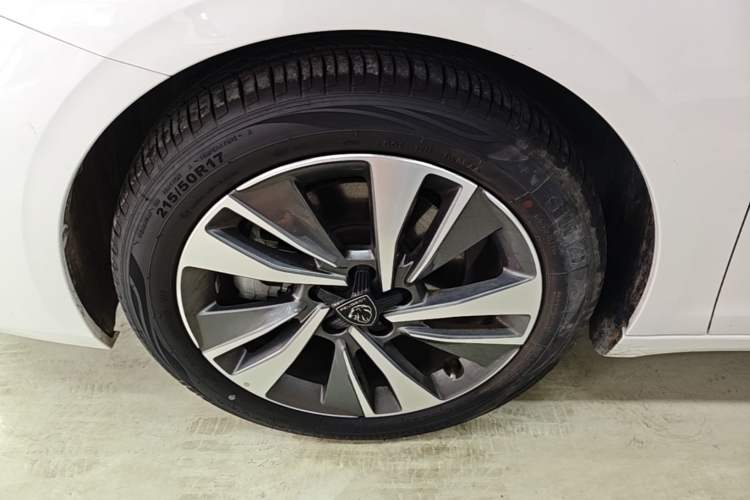 Used Peugeot 408 2022 1.6T Light-Chasing Edition Left Front Wheel Hub