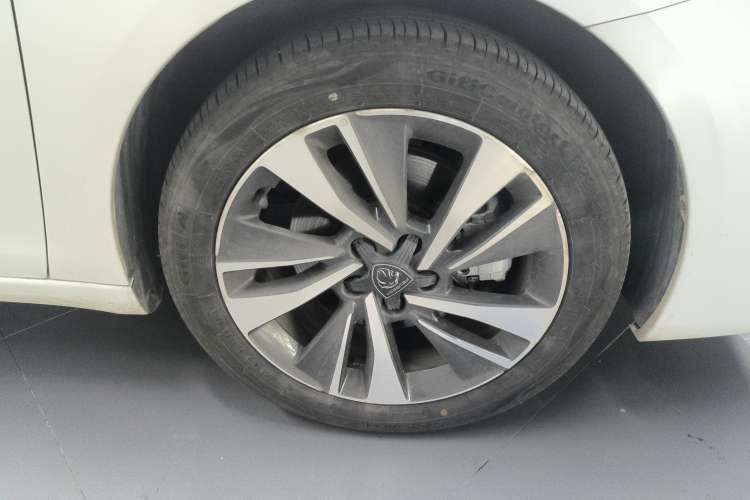 Used Peugeot 408 2022 1.6T Light-Chasing Edition Left Front Wheel Hub