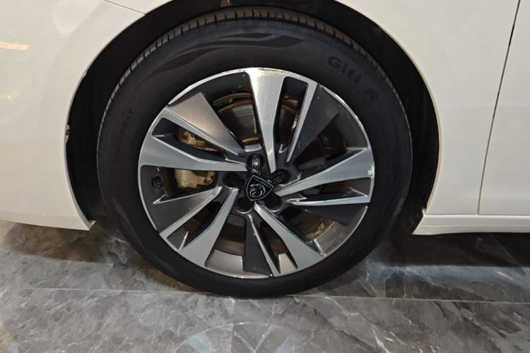 Used Peugeot 408 2022 1.6T Light-Chasing Edition Left Front Wheel Hub