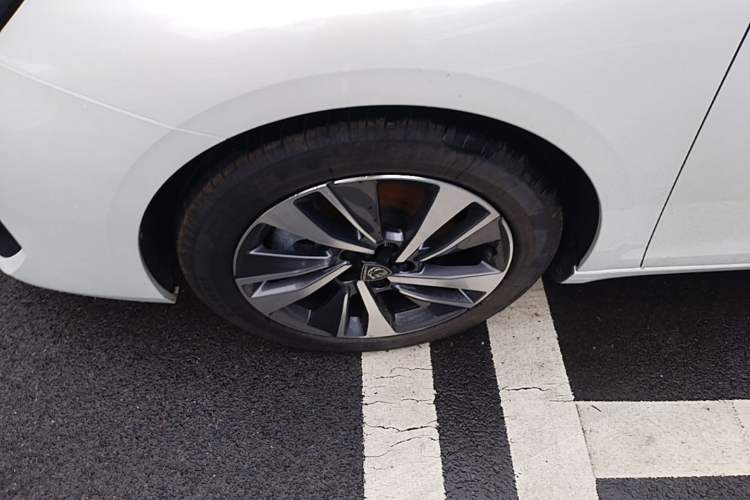Used Peugeot 408 2022 1.6T Light-Chasing Edition Left Front Wheel Hub