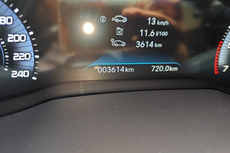 Used Peugeot 408 2022 1.6T Light-Chasing Edition Odometer Close Up