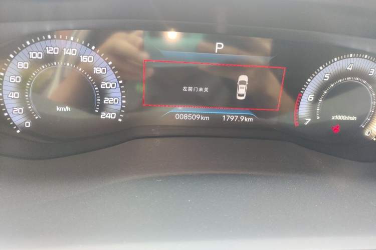 Used Peugeot 408 2022 1.6T Light-Chasing Edition Odometer Close Up