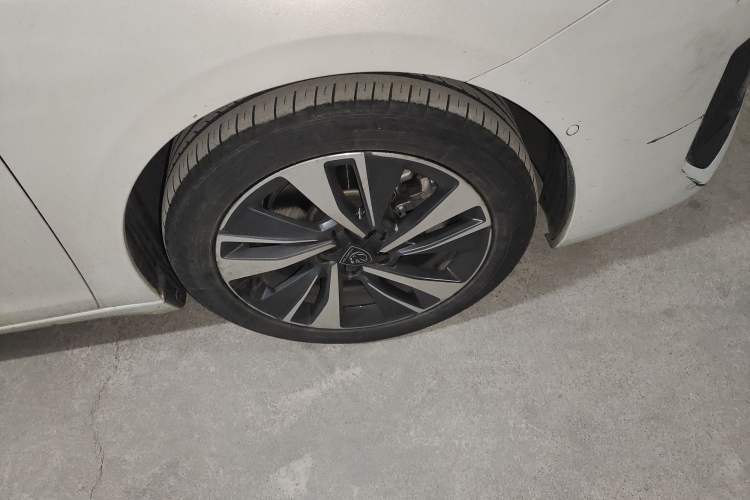 Used Peugeot 408 2022 1.6T Dream Edition Right Front Wheel Hub