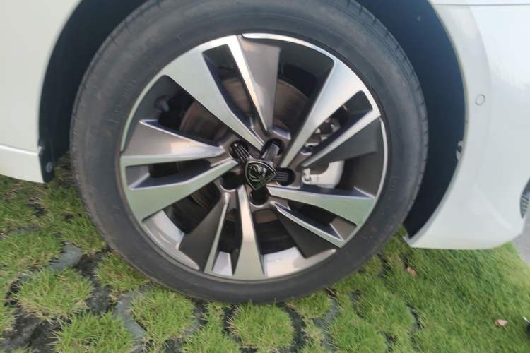 Used Peugeot 408 2022 1.6T Dream Edition Right Front Wheel Hub