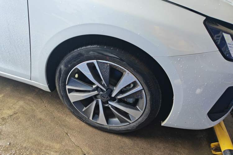 Used Peugeot 408 2022 1.6T Light-Chasing Edition Right Front Wheel Hub