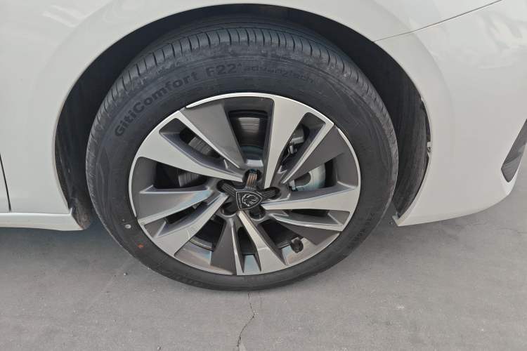 Used Peugeot 408 2022 1.6T Light-Chasing Edition Right Front Wheel Hub