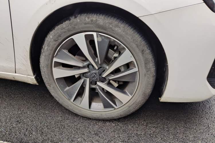 Used Peugeot 408 2022 1.6T Light-Chasing Edition Right Front Wheel Hub