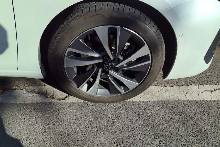 Used Peugeot 408 2022 1.6T Dream Edition Right Front Wheel Hub