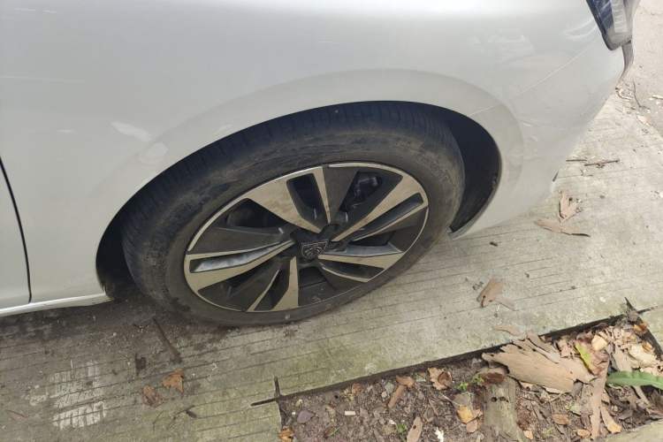Used Peugeot 408 2022 1.6T Light-Chasing Edition Right Front Wheel Hub