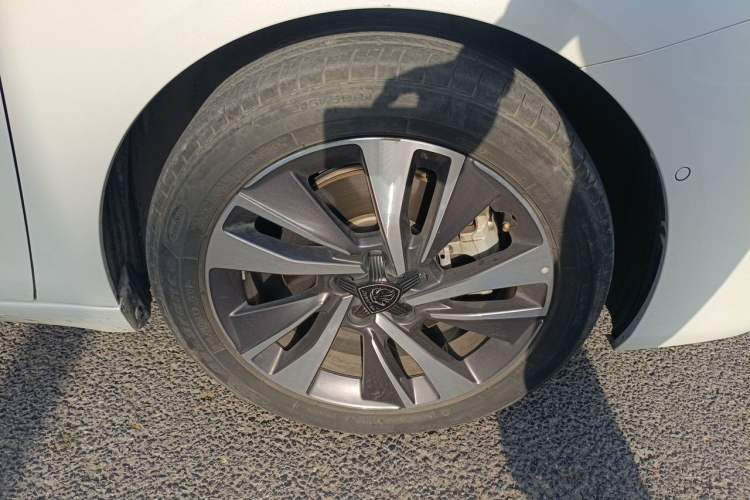 Used Peugeot 408 2022 1.6T Dream Edition Right Front Wheel Hub