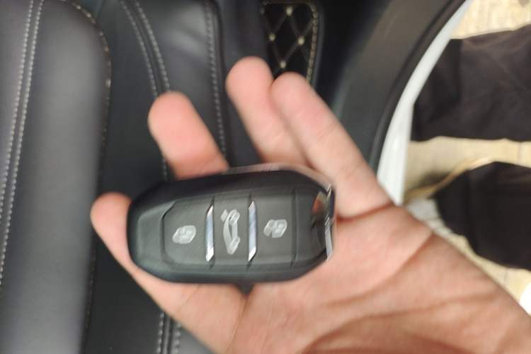 Used Peugeot 408 2022 1.6T Light-Chasing Edition Vehicle Key