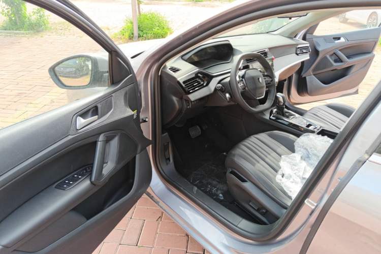 Used Peugeot 408 2024 360THP "Da Da" Model – Latou Edition Driver Seat