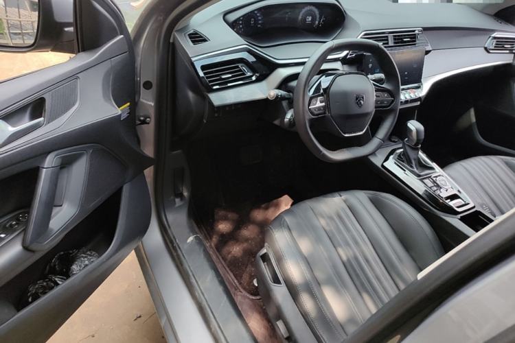 Used Peugeot 408 2024 360THP "Da Da" Model – Latou Edition Driver Seat