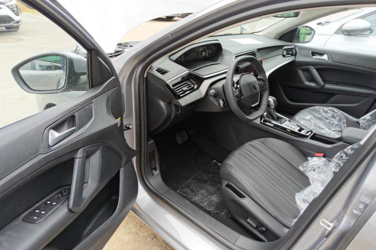 Used Peugeot 408 2024 360THP "Da Da" Model – Latou Edition Driver Seat