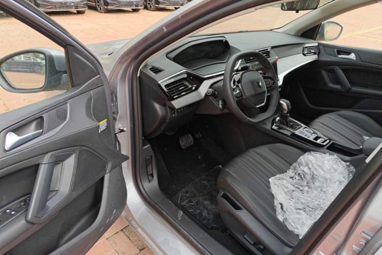 Used Peugeot 408 2024 360THP "Da Da" Model – Latou Edition Driver Seat