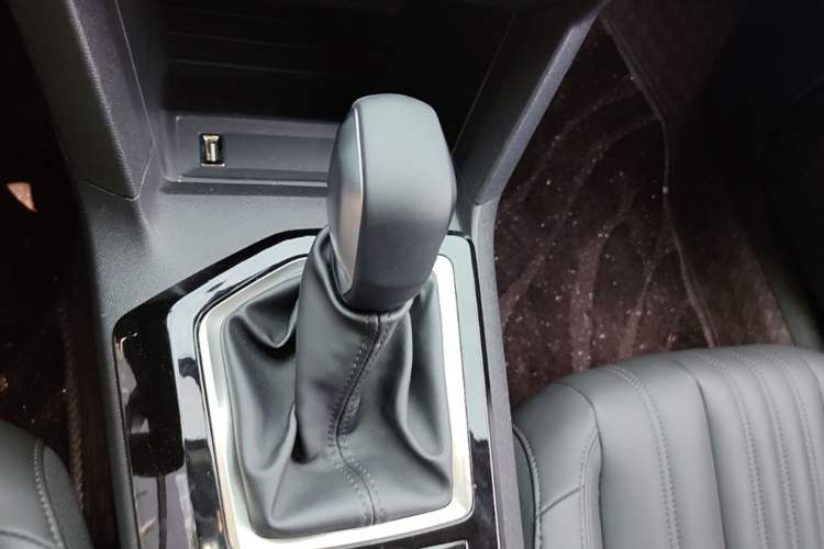 Used Peugeot 408 2024 360THP "Da Da" Model – Latou Edition Gear Lever