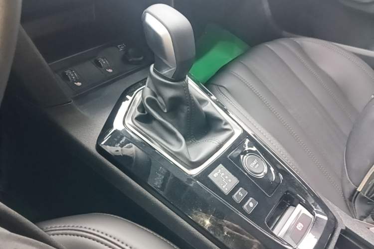 Used Peugeot 408 2024 360THP DaDa Edition - Laffite Version Gear Lever