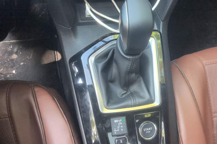 Used Peugeot 408 2024 360THP "Da Da" Model – Latou Edition Gear Lever