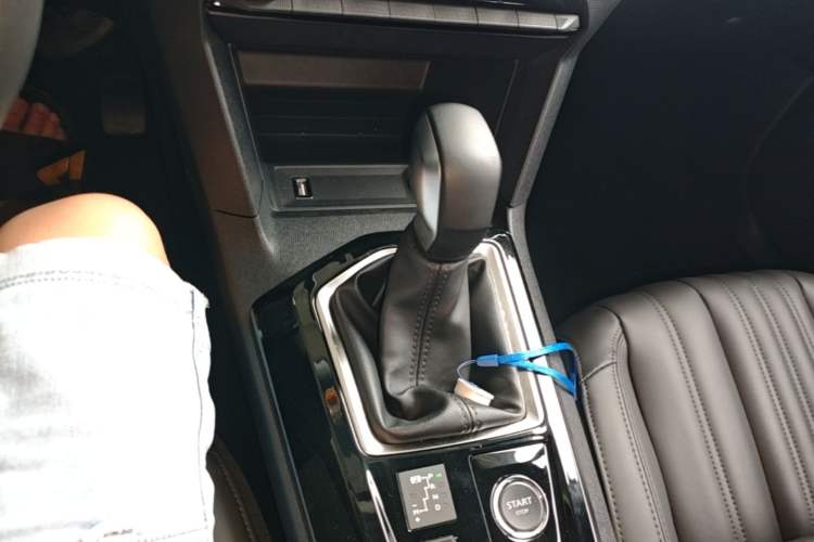 Used Peugeot 408 2024 360THP "Da Da" Model – Latou Edition Gear Lever