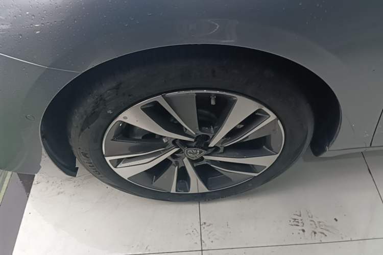 Used Peugeot 408 2024 360THP DaDa Edition - Laffite Version Left Front Wheel Hub