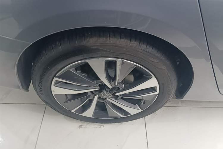 Used Peugeot 408 2024 360THP DaDa Edition - Laffite Version Right Rear Wheel Hub