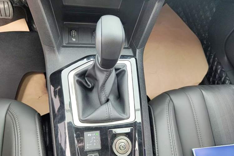 Used Peugeot 408 2024 360THP DaDa Edition - Laffite Version Gear Lever
