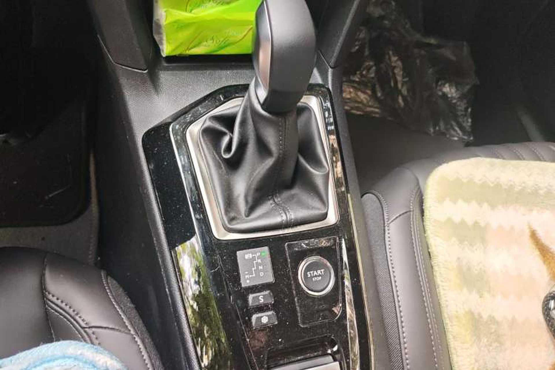 Used Peugeot 408 2024 360THP "Da Da" Model – Latou Edition Gear Lever