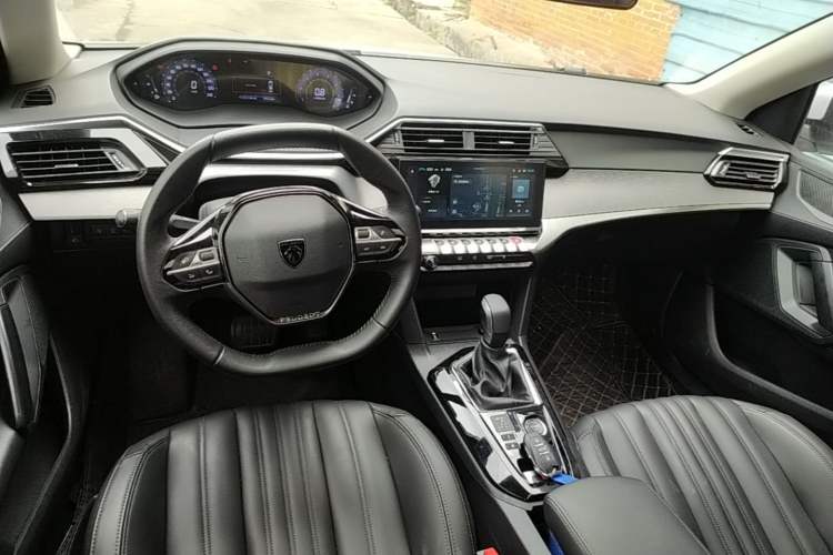 Used Peugeot 408 2024 360THP "Da Da" Model – Latou Edition Center Console
