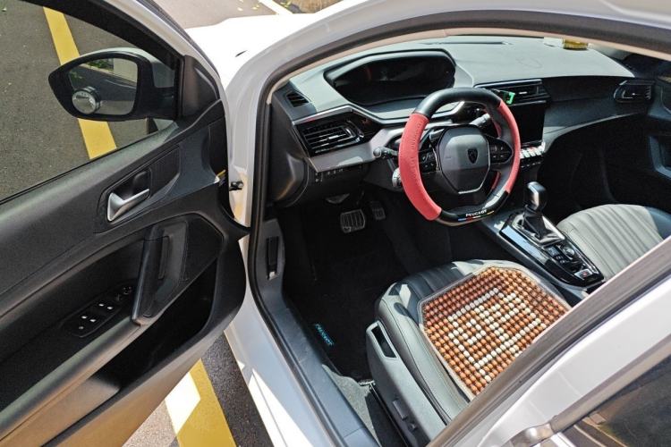 Used Peugeot 408 2024 360THP "Da Da" Model – Latou Edition Driver Seat