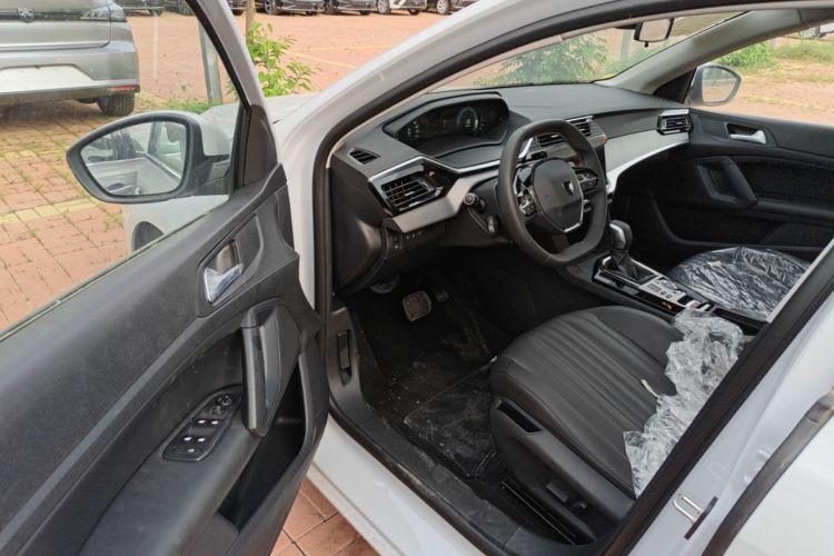 Used Peugeot 408 2024 360THP "Da Da" Model – Latou Edition Driver Seat